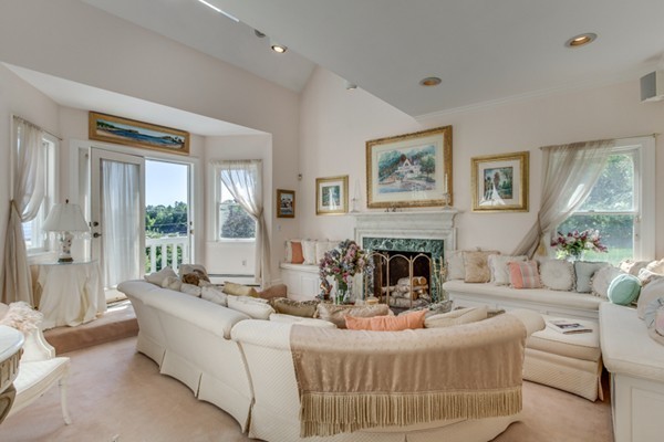 60 Beacon Street Marblehead, MA 01945 - Photo 3 of 30 Gallery Image 3