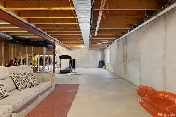 a view of livingroom with furniture