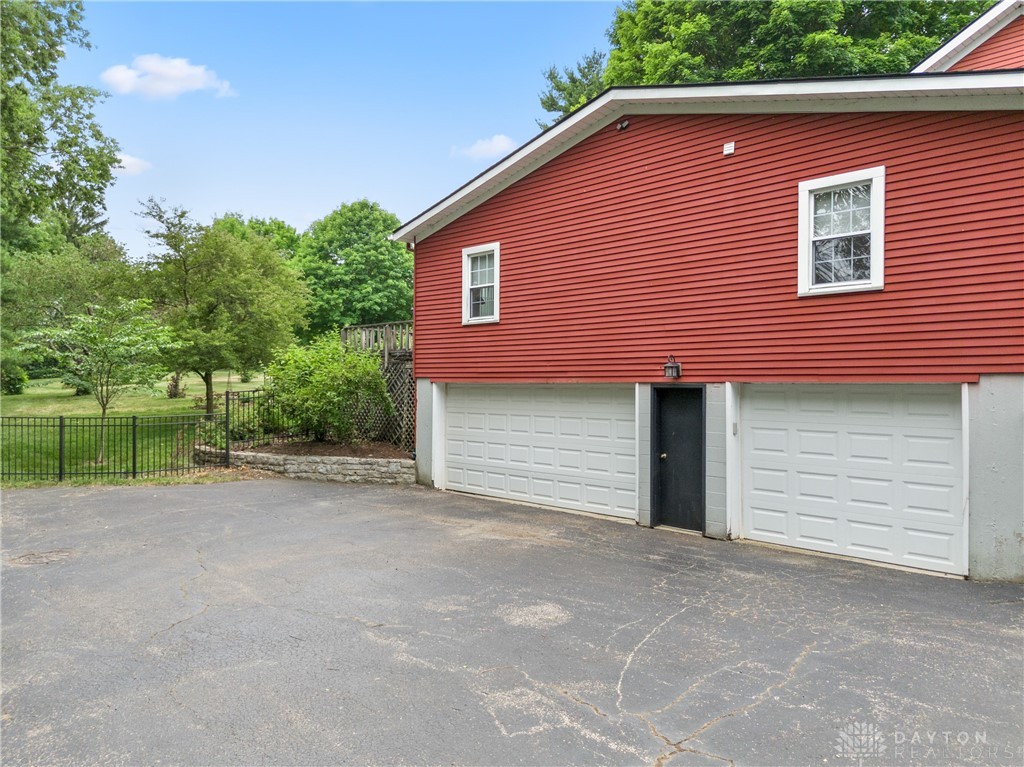 3640 Ferry Road Bellbrook, OH 45305 - Photo 8 of 46