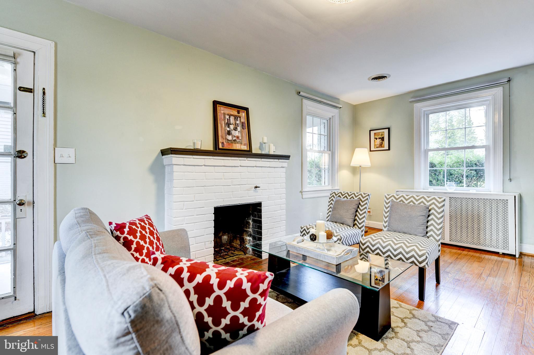 2010 Grace Church Road Silver Spring, MD 20910 - Photo 4 of 41 Living room. So bright!