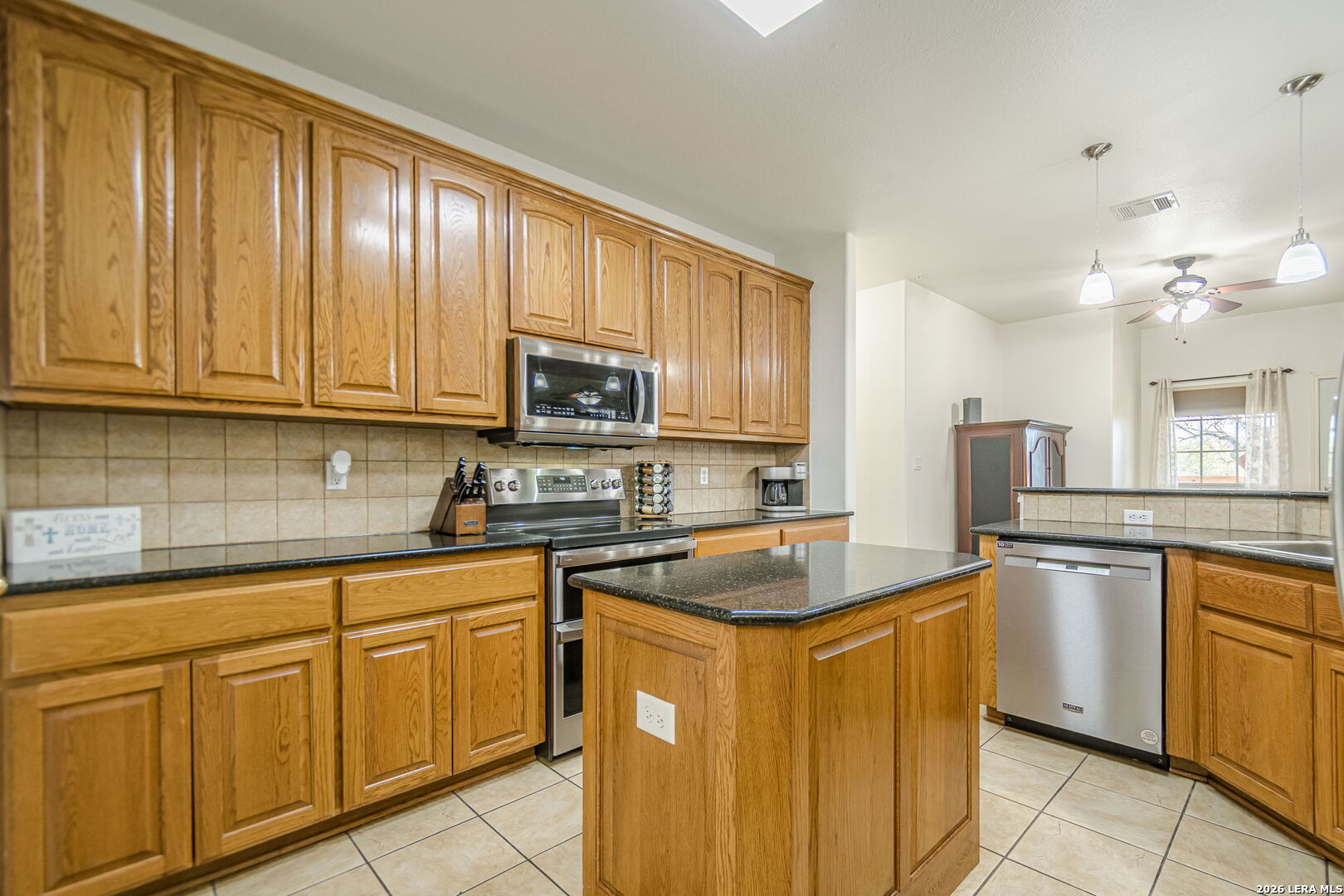 249 Lakeridge Loop Lakehills, TX 78063 - Photo 11 of 36