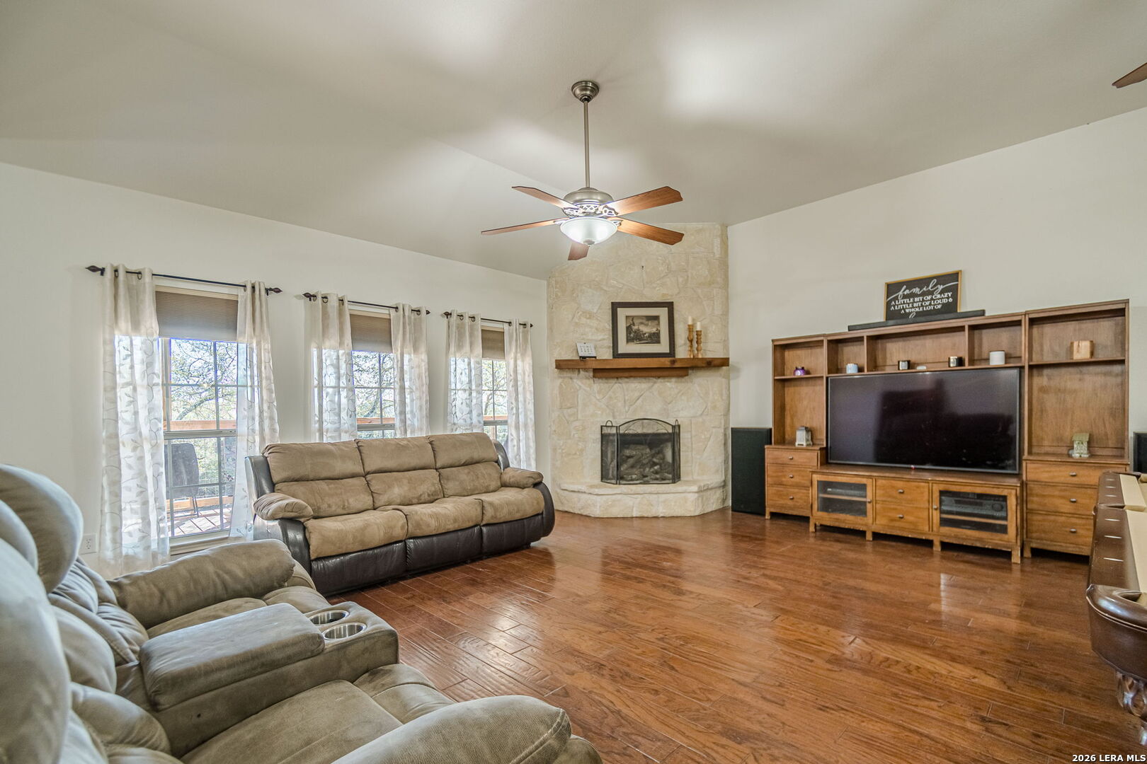 249 Lakeridge Loop Lakehills, TX 78063 - Photo 4 of 36