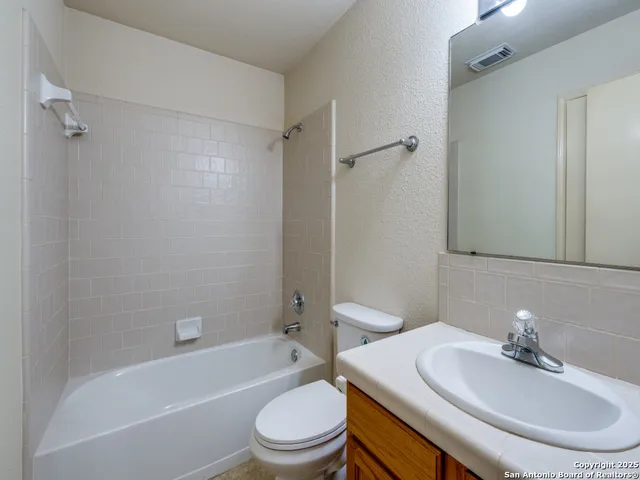 $1,875 | 510 Maricopa Drive, Canyon Lake, TX 78133