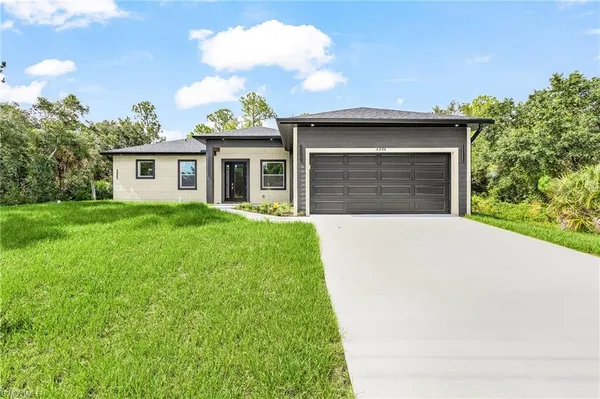 $324,900 | 4204 East 24th Street, Alva, FL 33920