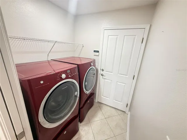 $425,000 | 6817 Cromwell Garden Drive, Apollo Beach, FL 33572