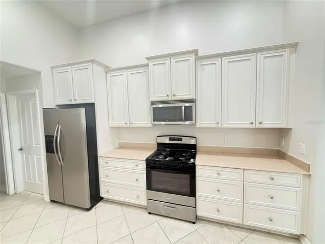 $425,000 | 6817 Cromwell Garden Drive, Apollo Beach, FL 33572