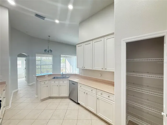 $425,000 | 6817 Cromwell Garden Drive, Apollo Beach, FL 33572