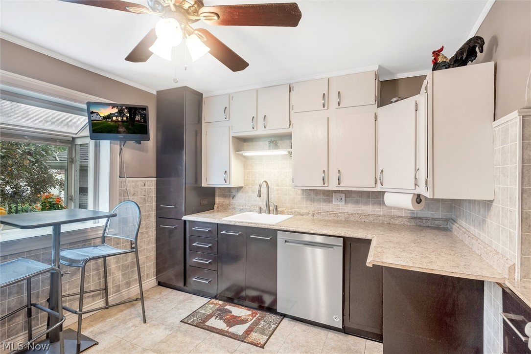 18105 Marcella Road Cleveland, OH 44119 - Photo 3 of 35 Gallery Image 3