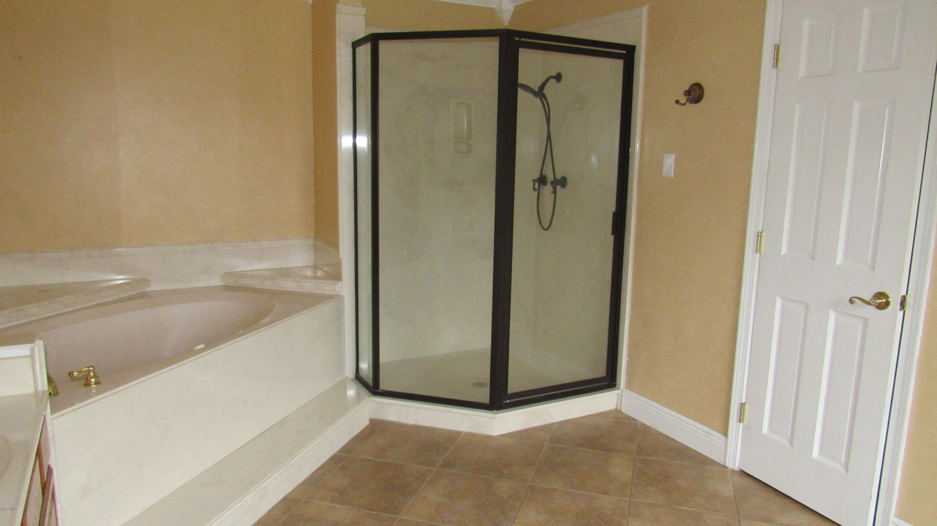16283 Robinson Road Gulfport, MS 39503 - Photo 23 of 38 MASTER BATHROOM VIEW 2