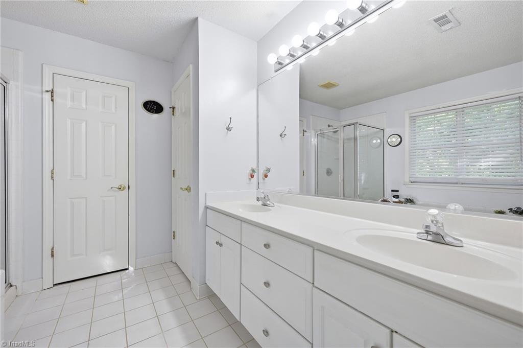 1914 Treyburn Lane High Point, NC 27265 - Photo 11 of 48 Primary Bath
