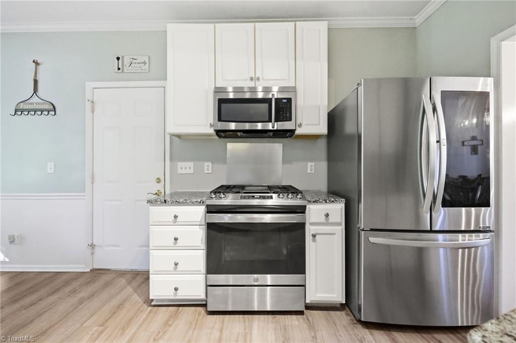 1914 Treyburn Lane High Point, NC 27265 - Photo 23 of 48 Fridge Conveys