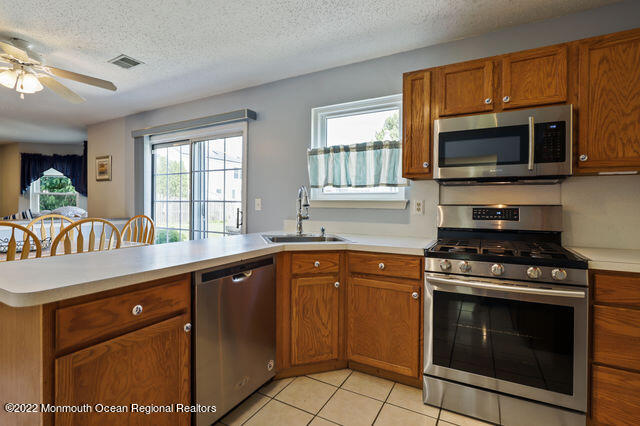 4 Acadia Lane Howell, NJ 07731 - Photo 15 of 36 14Kitchen & Dining Room