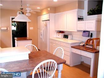426 Wingate Road Huntingdon Valley, PA 19006 - Photo 7 of 12 Kitchen