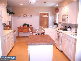 426 Wingate Road Huntingdon Valley, PA 19006 - Photo 8 of 12 Kitchen