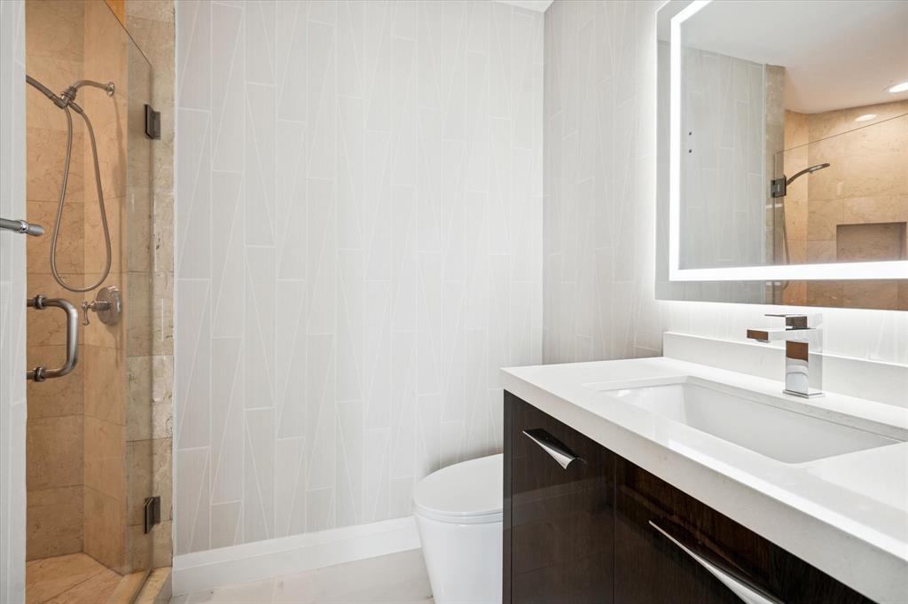 111 Southeast 8th Avenue, Unit 1005 Fort Lauderdale, FL 33301 - Photo 13 of 18 a bathroom with a sink and a mirror