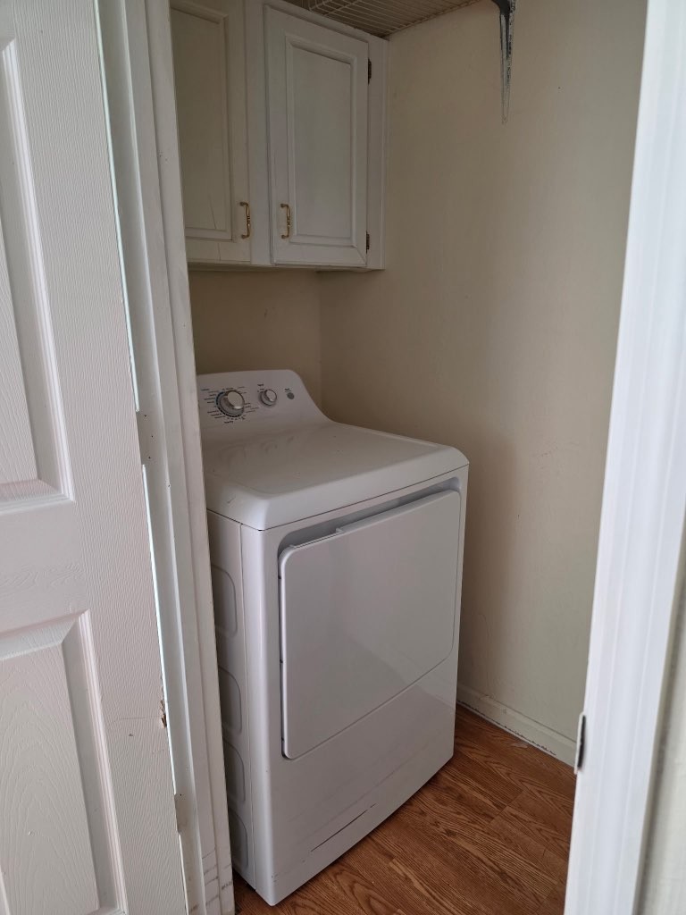 225 East Prospect Road Fayetteville, TN 37334 - Photo 4 of 11 a utility room with wooden floor washer and dryer