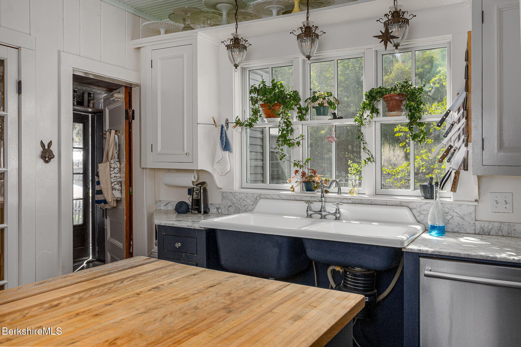 14 South Street Ashfield, MA 01330 - Photo 11 of 32 A6_South-St-MAIN_015_3845
