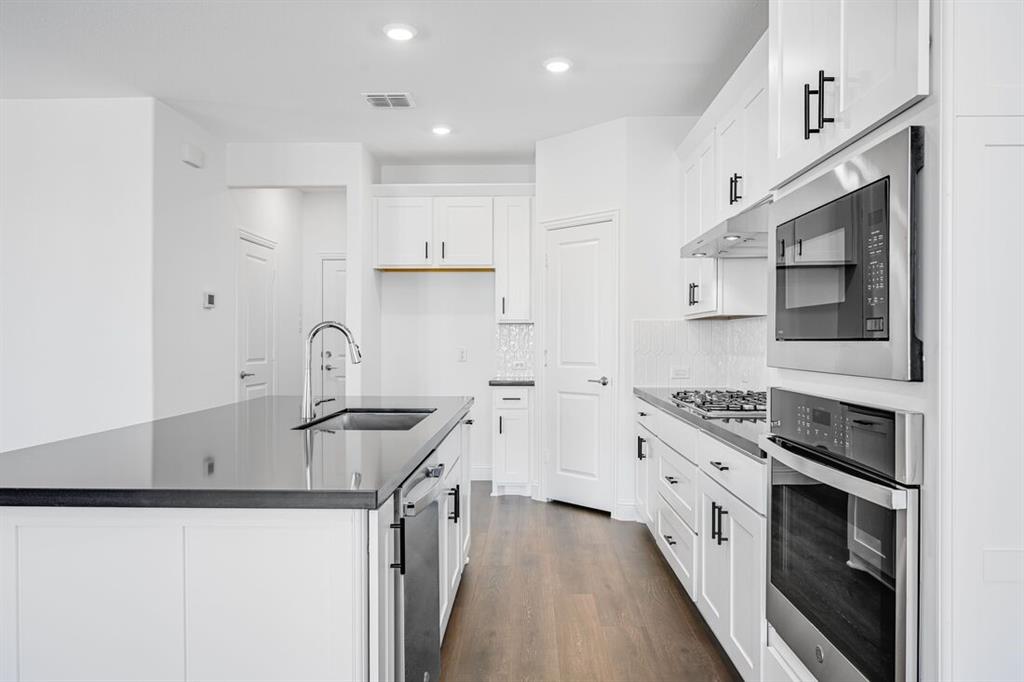 3309 Little Bluestem Road Celina, TX 75009 - Photo 4 of 40 3309 Little Bluestem ~ Ready Now