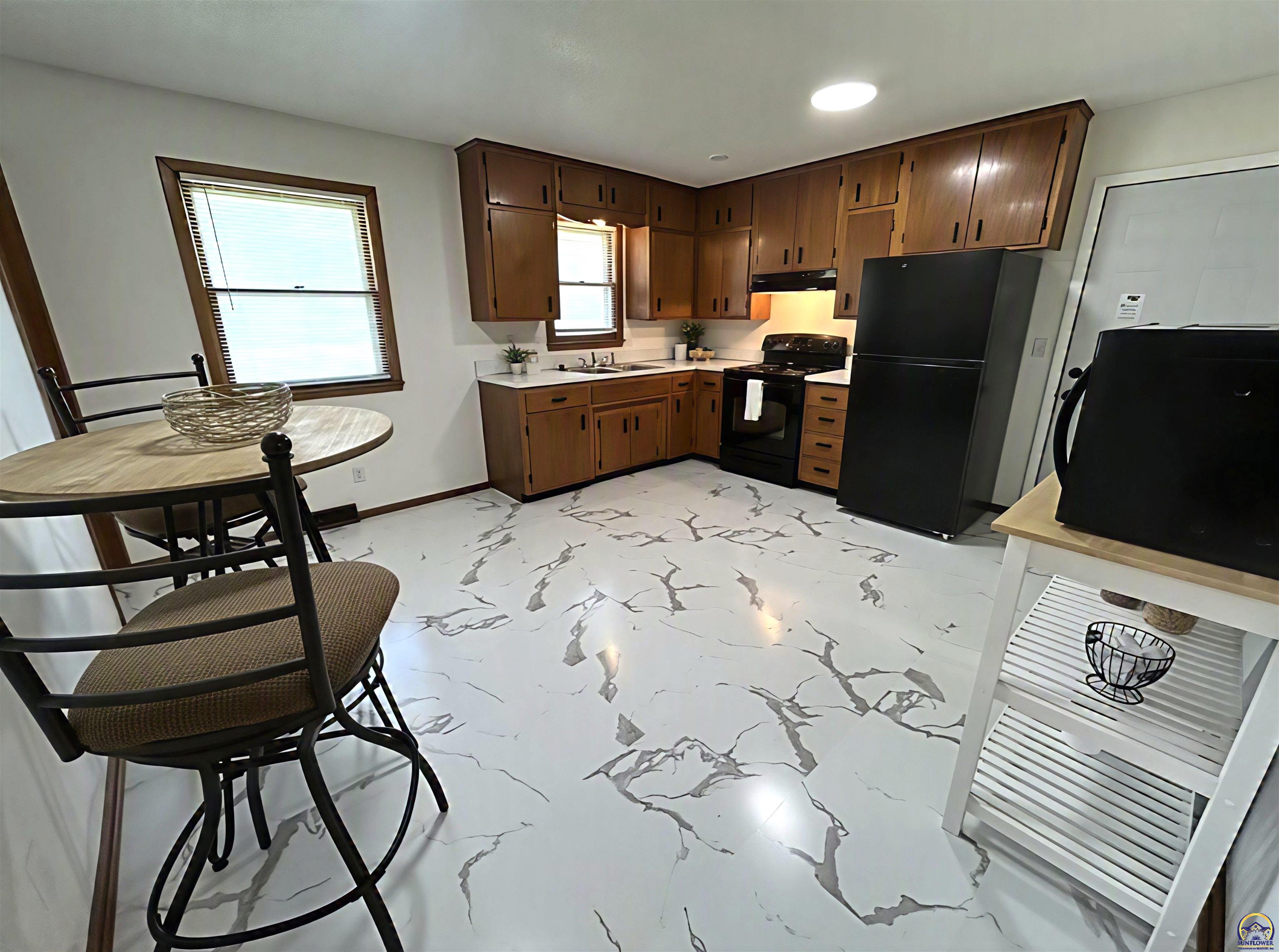 4209 Southwest 34th Street Topeka, KS 66614 - Photo 6 of 21