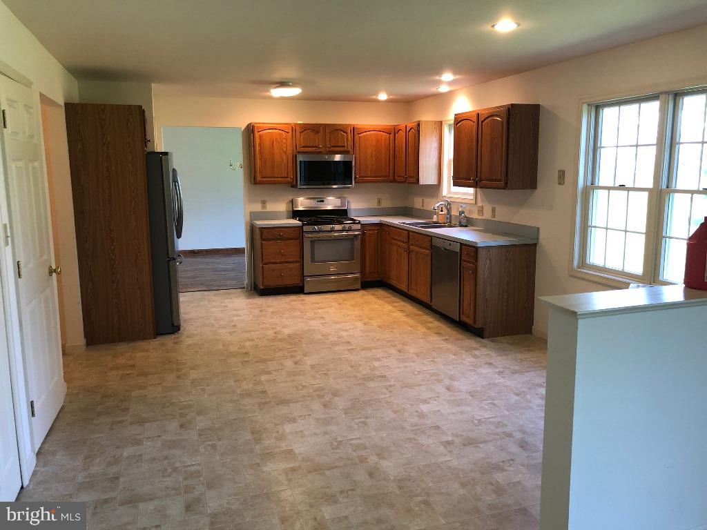 326 Partridge Drive Lititz, PA 17543 - Photo 5 of 21 Gallery Image 5