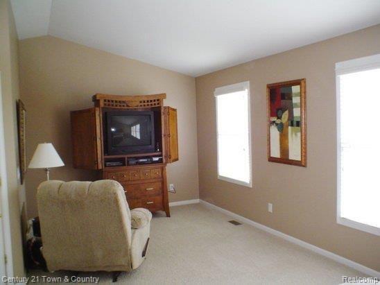 332 Bedlington Drive Rochester, MI 48307 - Photo 14 of 23 Master Bedroom Sitting Area