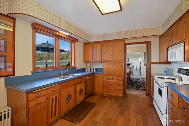 $1,999,980 | 3026 Marine Drive, Bremerton, WA 98312