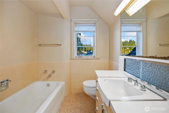 $1,999,980 | 3026 Marine Drive, Bremerton, WA 98312