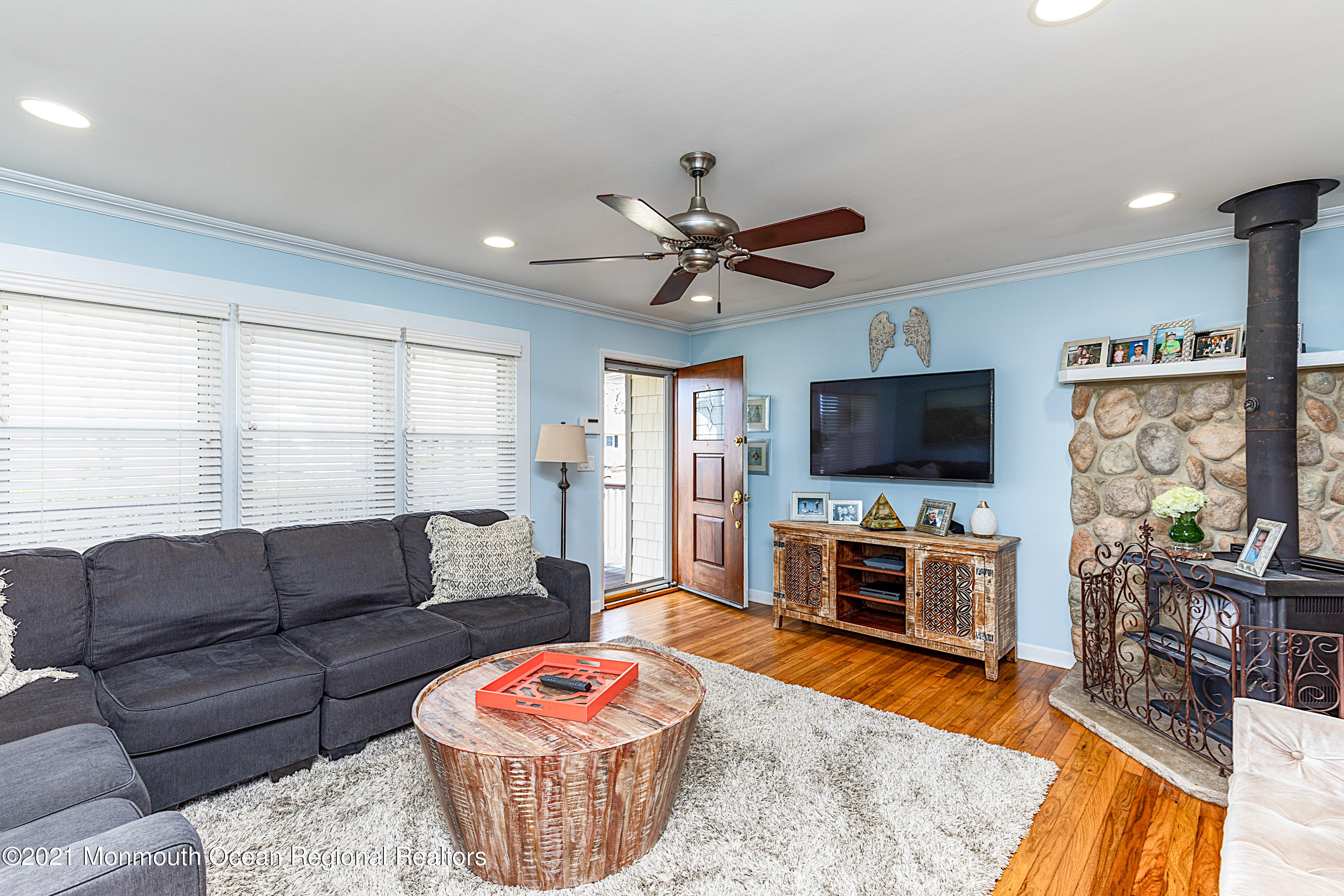 1316 Sleepy Hollow Road Point Pleasant, NJ 08742 - Photo 11 of 43 Living Room (4)