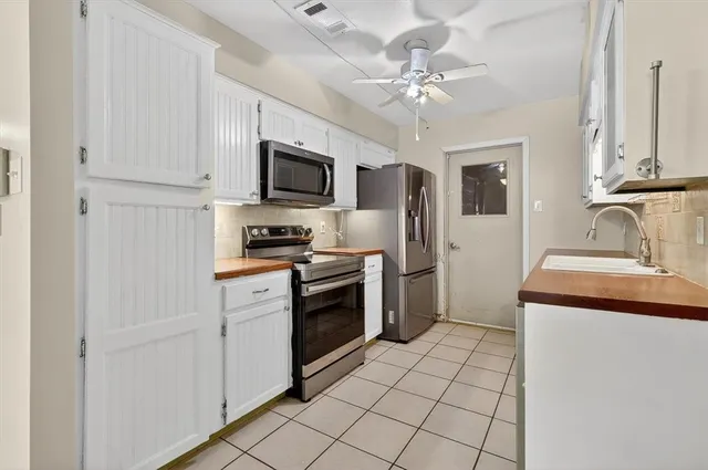 a view of a yard with plants and trees