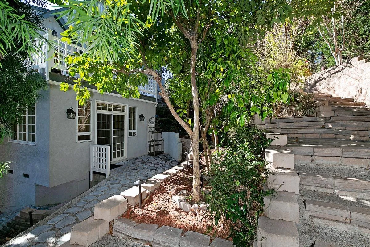 3919 Pringle Street San Diego, CA 92103 - Photo 31 of 37 a house view with a sitting space