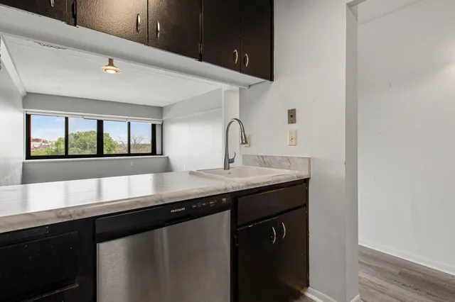 $95,000 | 1920 South 1st Street, Unit 408, Minneapolis, MN 55454