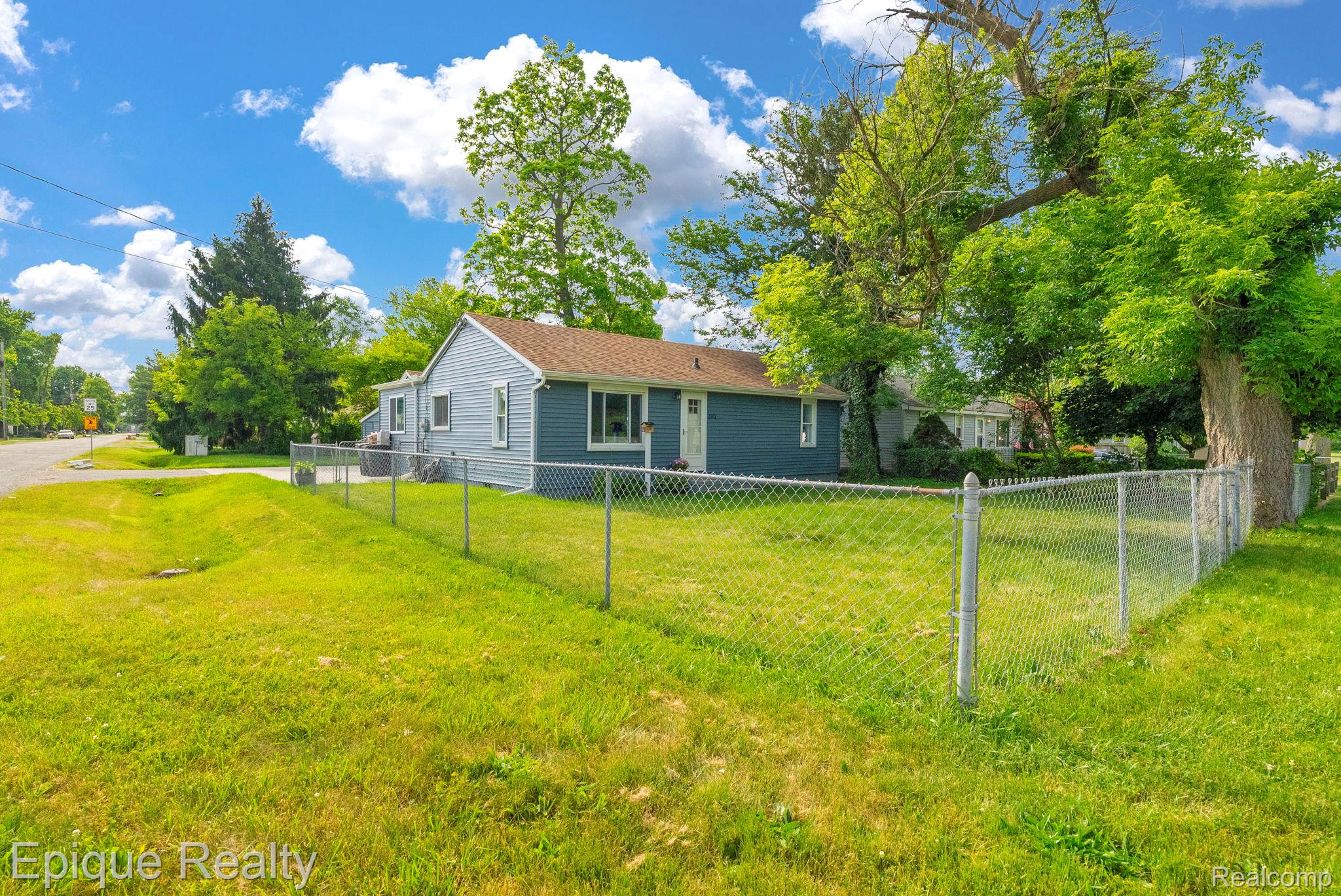 2182 North Center Road Burton, MI 48509 - Photo 4 of 34 4-web-or-mls-DSC00881.jpg