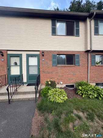 $1,900 | 39 Horton Hill Road, Unit 8F, Naugatuck, CT 06770