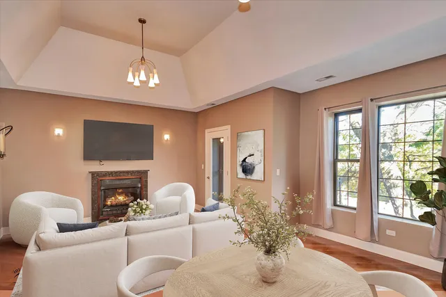 $320,000 | 3522 South King Drive, Unit 3S, Chicago, IL 60653