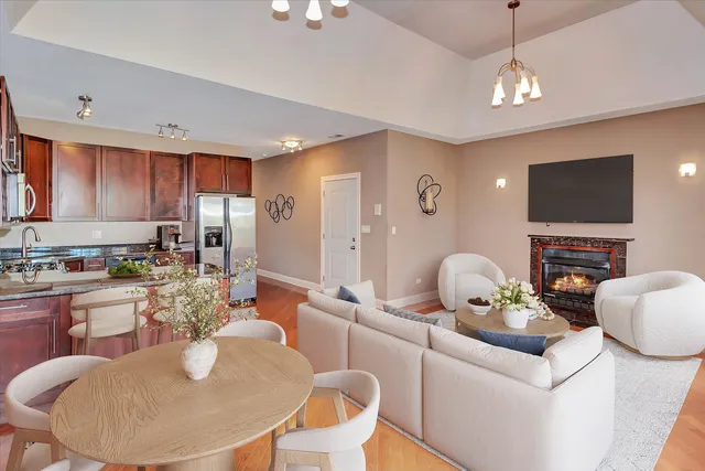 $320,000 | 3522 South King Drive, Unit 3S, Chicago, IL 60653