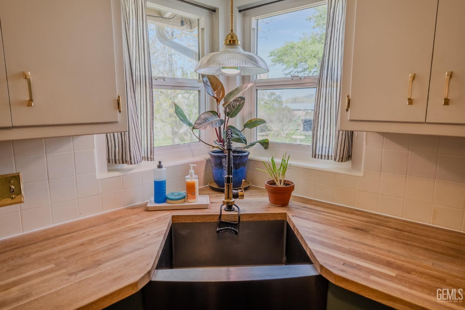 Undisclosed Address Tehachapi, CA 93561 - Photo 17 of 46 a room with gym equipment