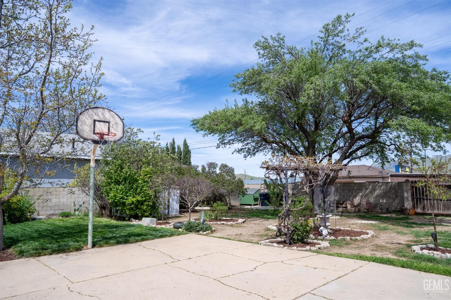 Undisclosed Address Tehachapi, CA 93561 - Photo 34 of 46 a front view of a house with garden