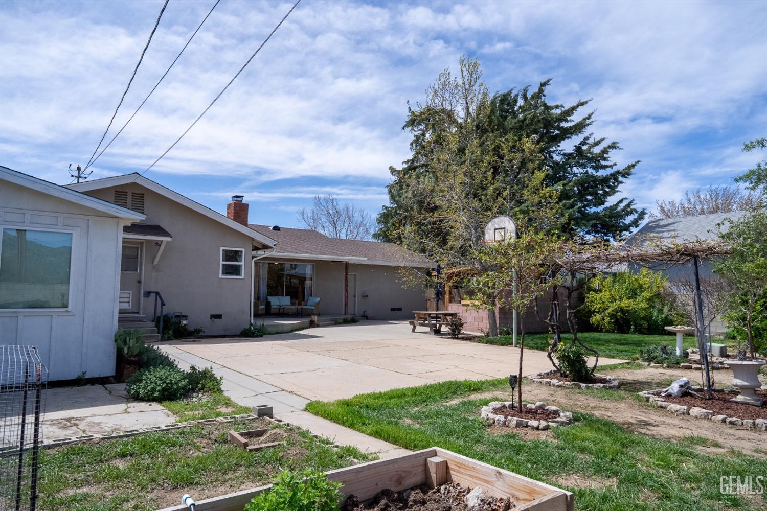 Undisclosed Address Tehachapi, CA 93561 - Photo 39 of 46 a front view of house with yard and trees around