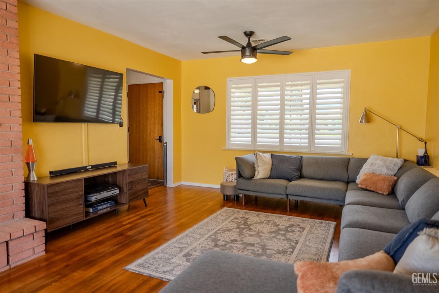 Undisclosed Address Tehachapi, CA 93561 - Photo 8 of 46 a living room with furniture and a flat screen tv