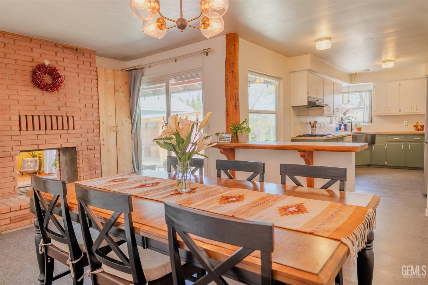 Undisclosed Address Tehachapi, CA 93561 - Photo 10 of 46 a dining room with furniture and window