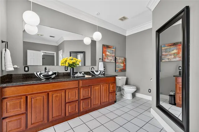 a kitchen that has a lot of cabinets in it