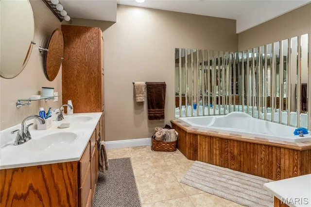 $590,000 | 800 Old Broughton Road, Eldorado, IL 62930