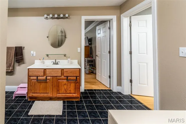 $590,000 | 800 Old Broughton Road, Eldorado, IL 62930