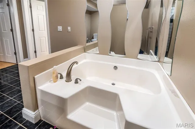 $590,000 | 800 Old Broughton Road, Eldorado, IL 62930