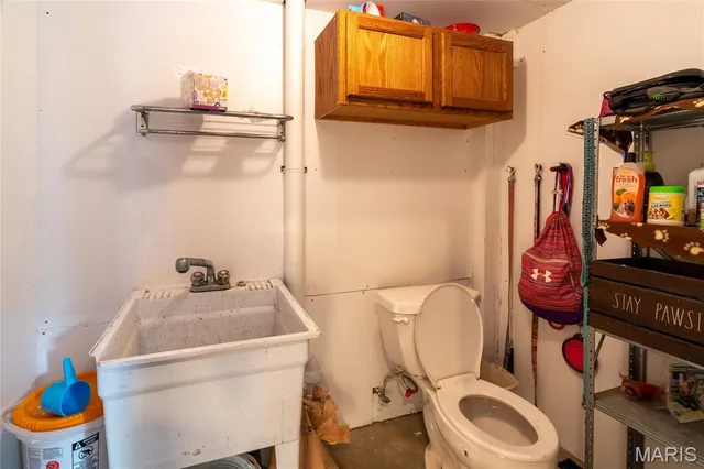 $590,000 | 800 Old Broughton Road, Eldorado, IL 62930