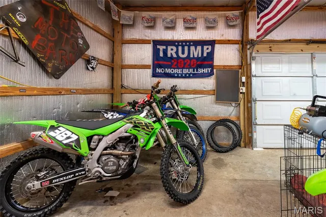 $590,000 | 800 Old Broughton Road, Eldorado, IL 62930