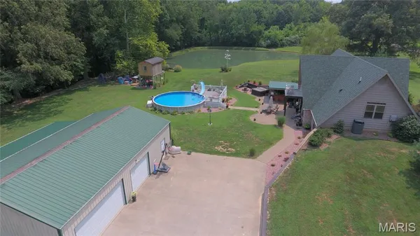 $590,000 | 800 Old Broughton Road, Eldorado, IL 62930