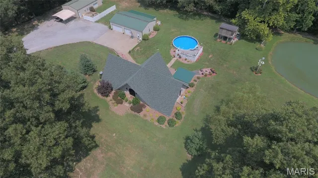 $590,000 | 800 Old Broughton Road, Eldorado, IL 62930