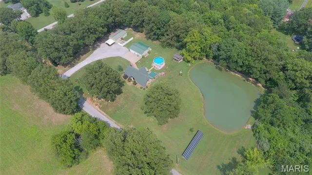 $590,000 | 800 Old Broughton Road, Eldorado, IL 62930