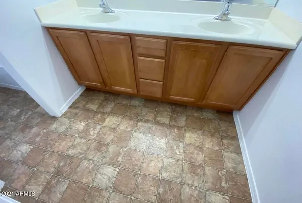 a view of entryway with window